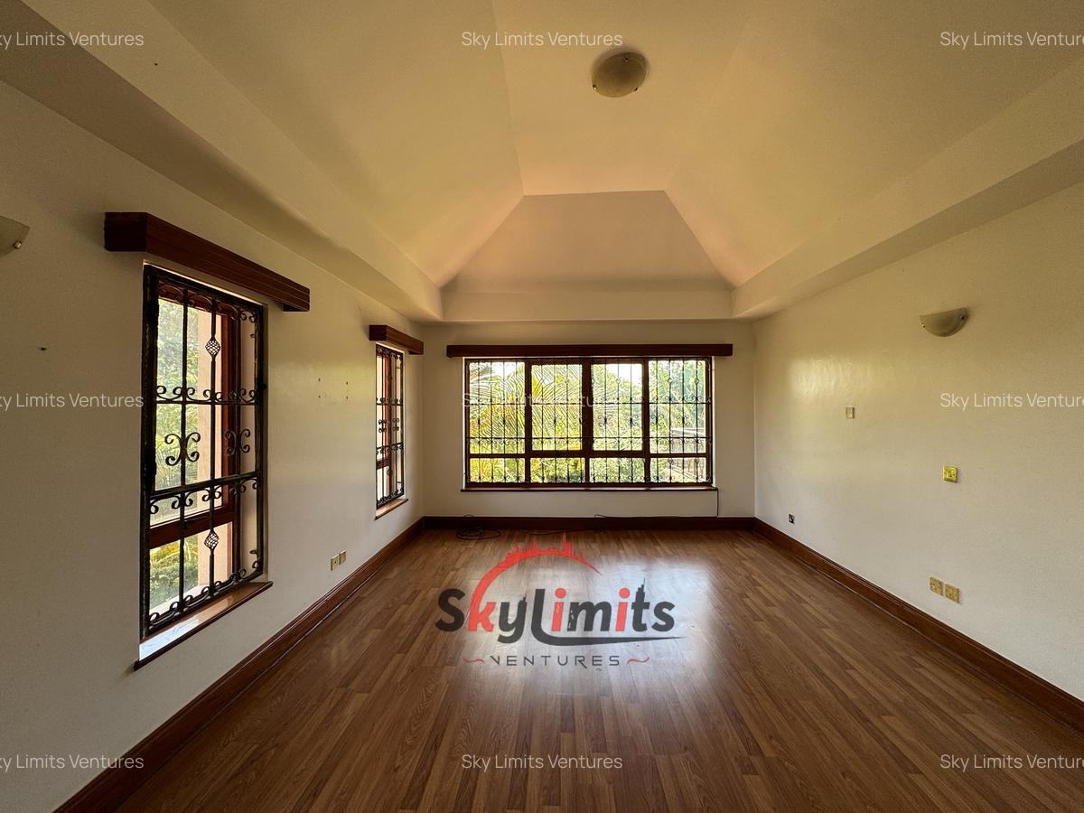 5 Bed Villa with En Suite in Runda - 6