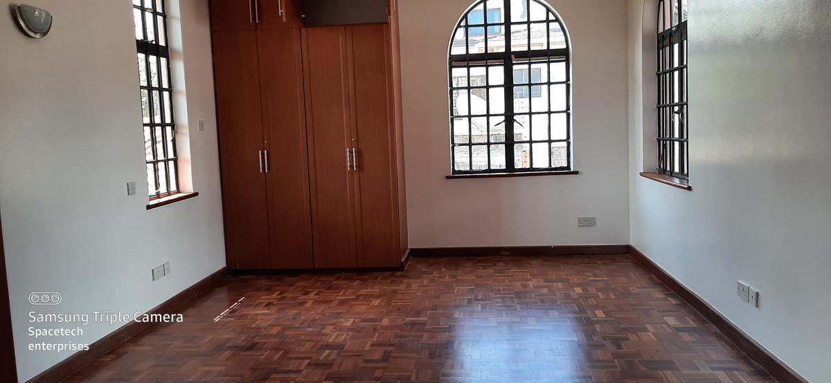 4 Bed Townhouse with En Suite in Lavington - 11