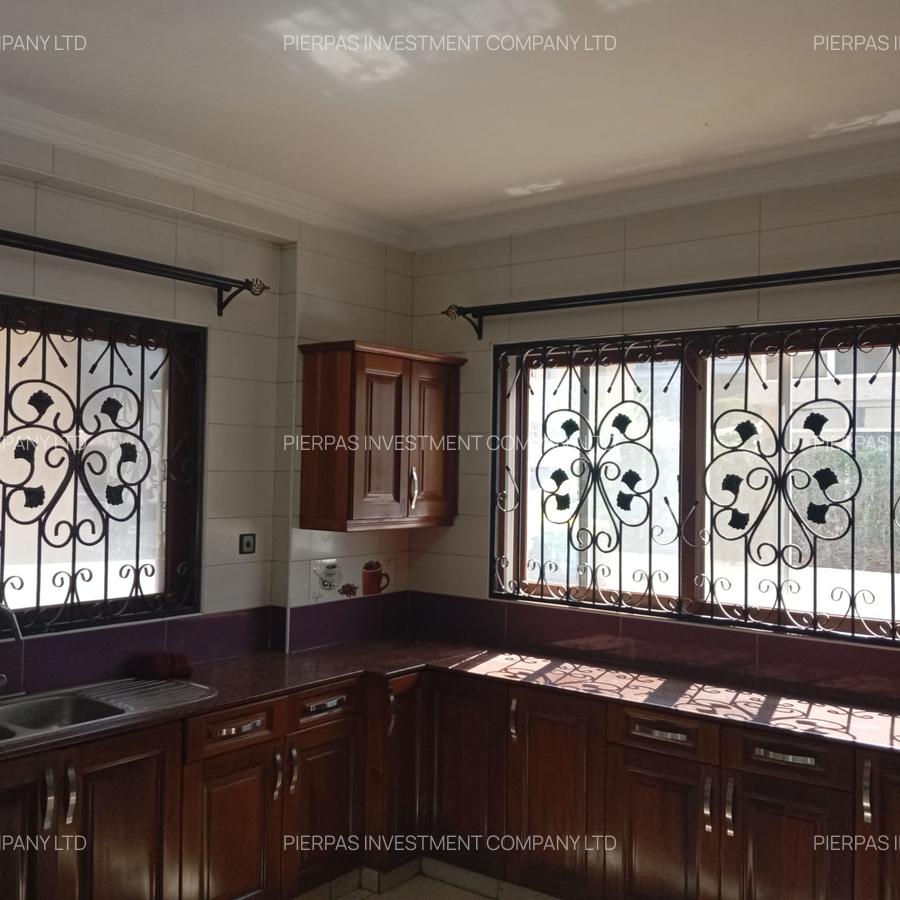 5 Bed Townhouse with En Suite in Lavington - 9