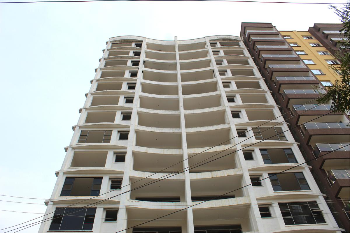 4 Bed Apartment with En Suite in Parklands - 1