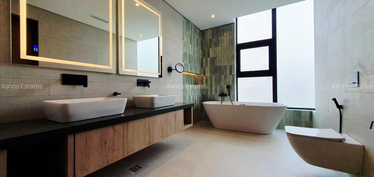 5 Bed Villa with En Suite in Westlands Area - 12