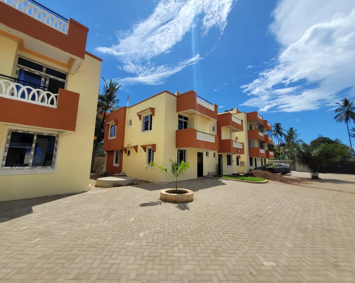 3 Bed Townhouse with Swimming Pool at Jumbaruins - 2