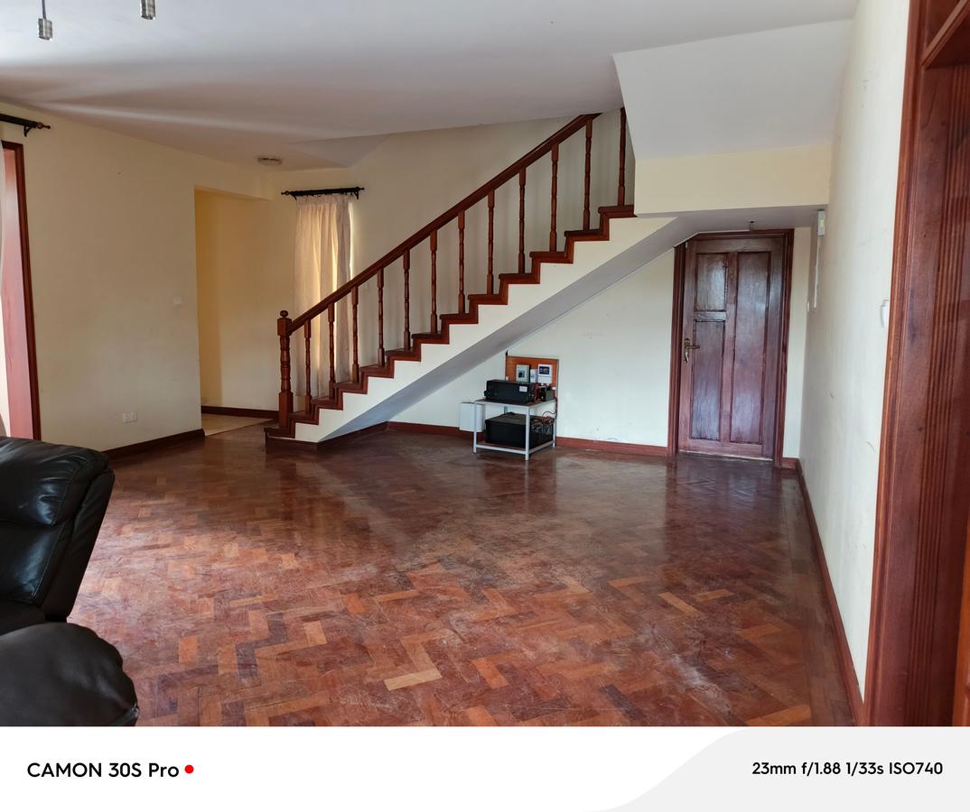 6 Bed Townhouse with En Suite at Lavington - 4