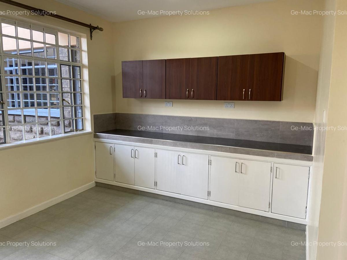 5 Bed House with En Suite in Runda - 3