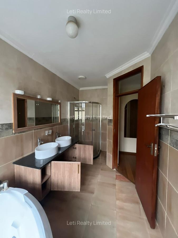 5 Bed Townhouse with En Suite in Lavington - 7