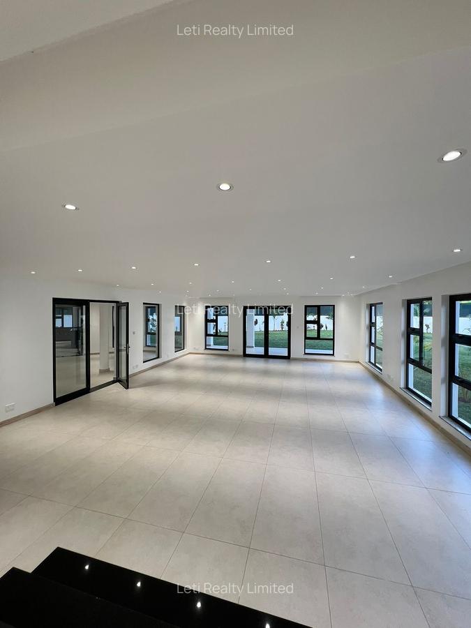 6 Bed House with En Suite in Runda - 3