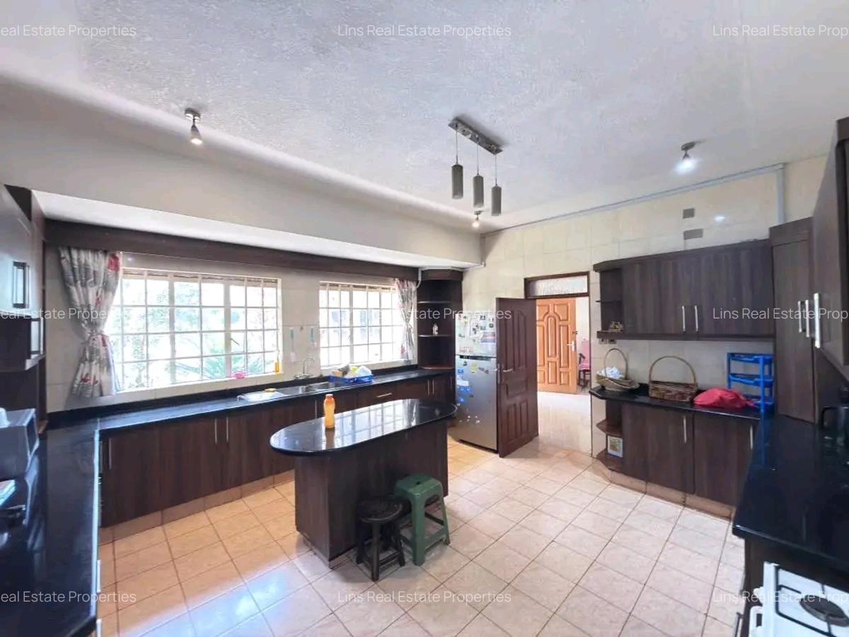 5 Bed House with En Suite in Nyari - 13