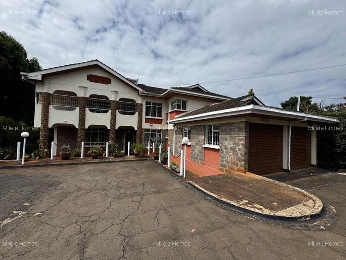 4 Bed Villa with En Suite at Mimosa Drive - 1