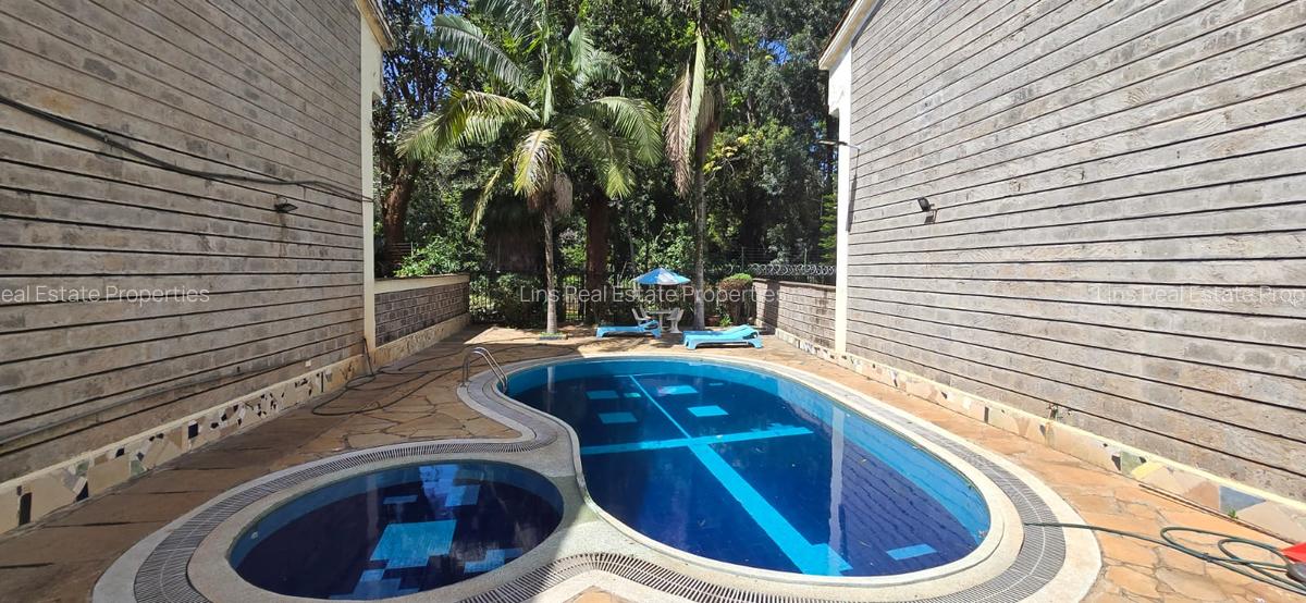 4 Bed Townhouse with En Suite in Brookside - 2