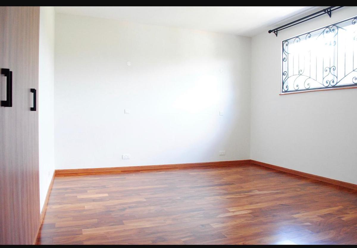 5 Bed Townhouse with En Suite in Lavington - 17