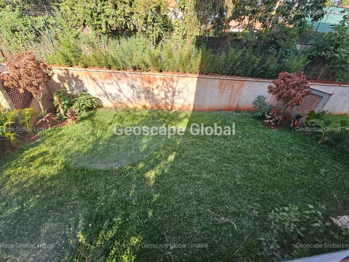 4 Bed Apartment with En Suite in Rosslyn - 1