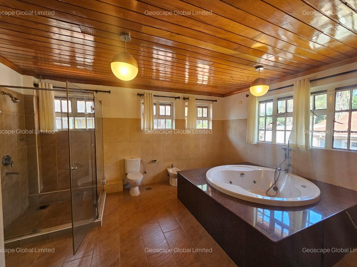 5 Bed House with En Suite in Runda - 3