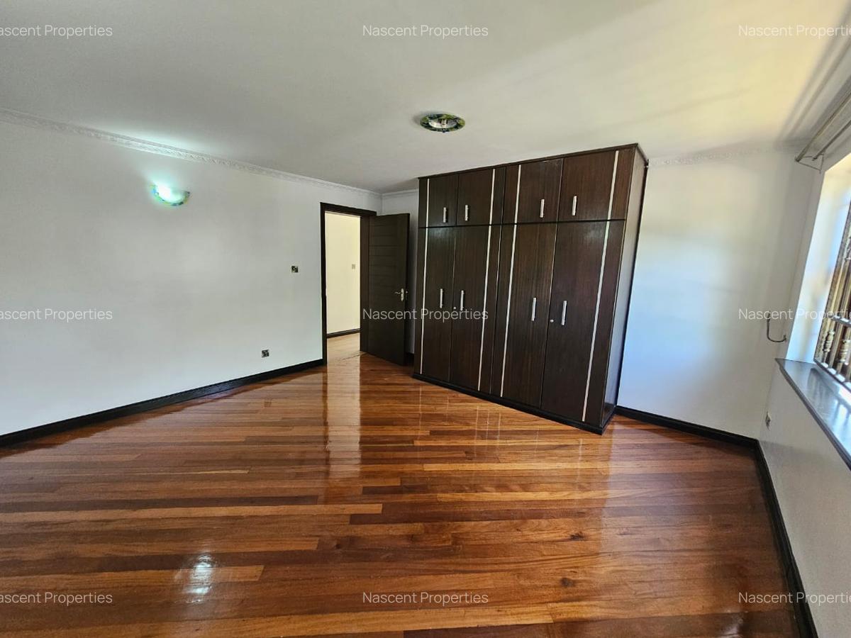 5 Bed House with En Suite in Runda - 9