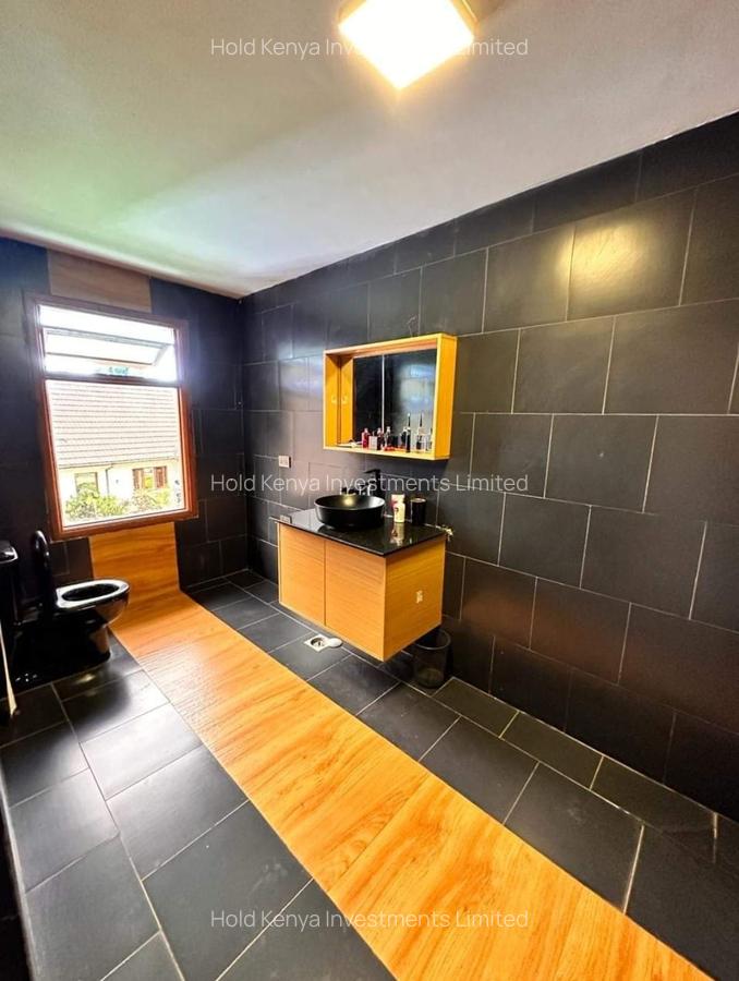 6 Bed House with En Suite at Ridgeways Road - 11