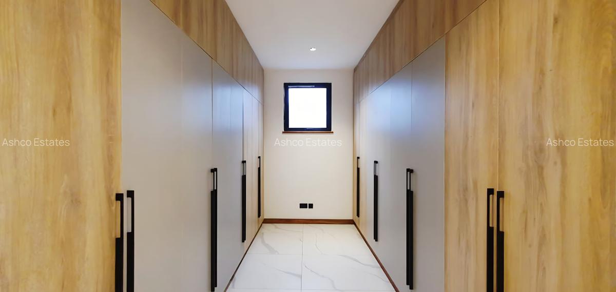 4 Bed Apartment with En Suite in Spring Valley - 11