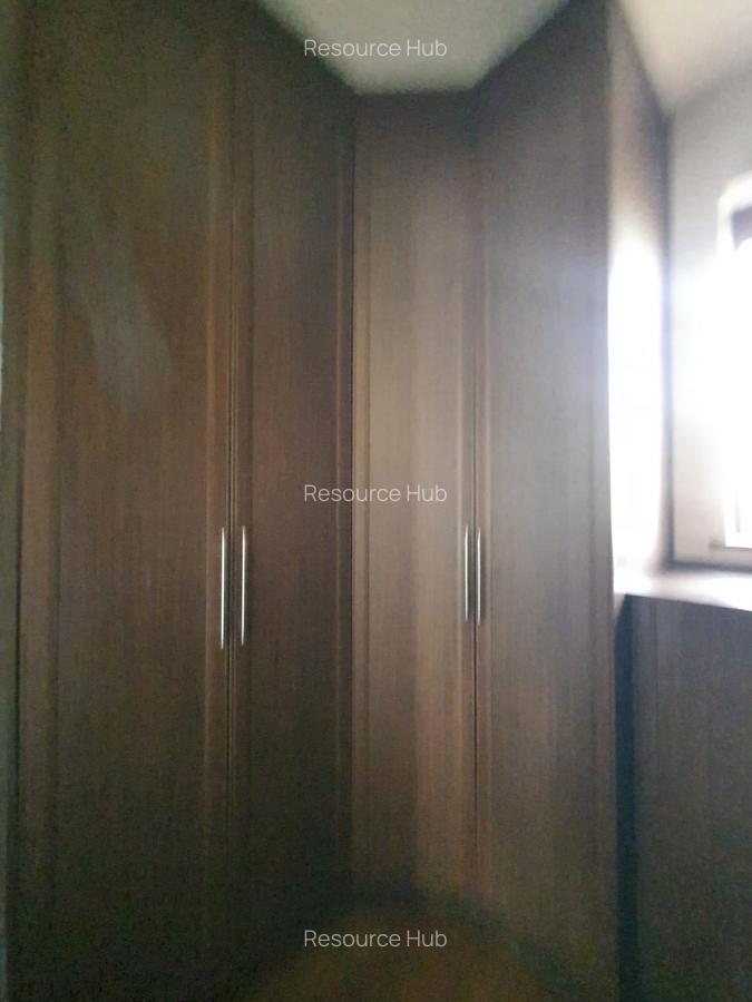 4 Bed House with En Suite at Lake View - 19