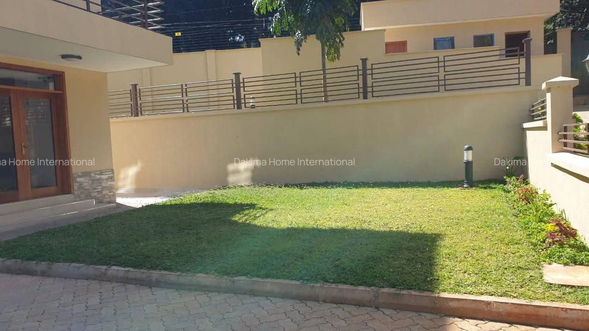 5 Bed Townhouse with En Suite in Lavington - 14