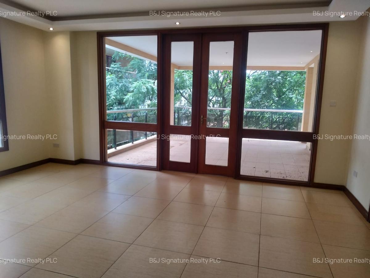 3 Bed Apartment with En Suite in Riverside - 5