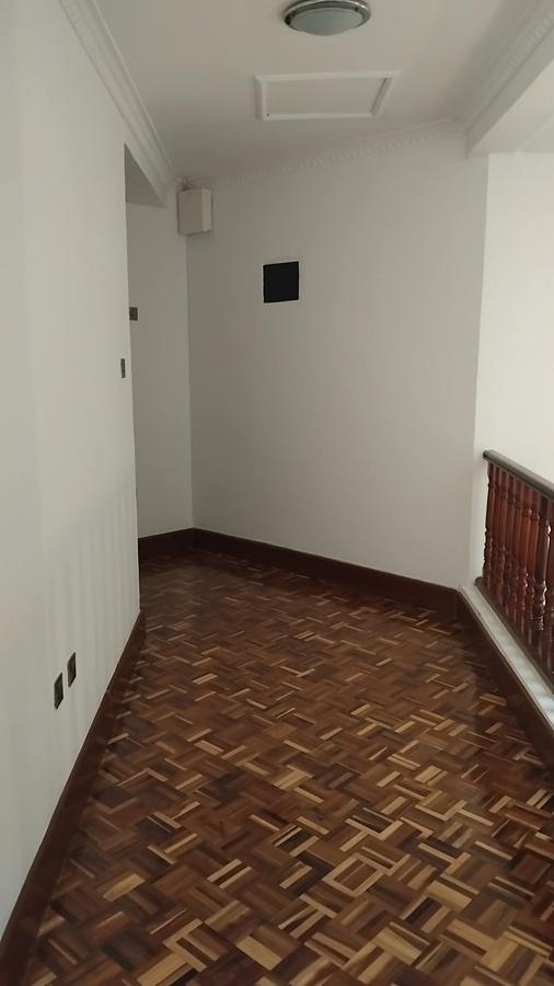 5 Bed House with En Suite in Runda - 13