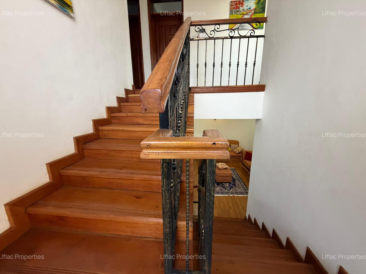 5 Bed Townhouse with En Suite in Runda - 16