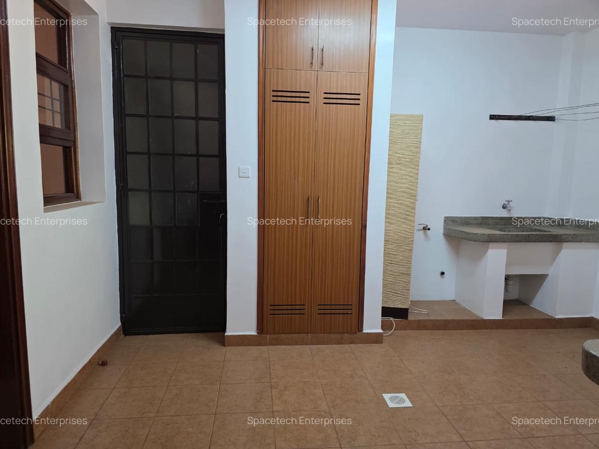 3 Bed Apartment with En Suite in Riverside - 14