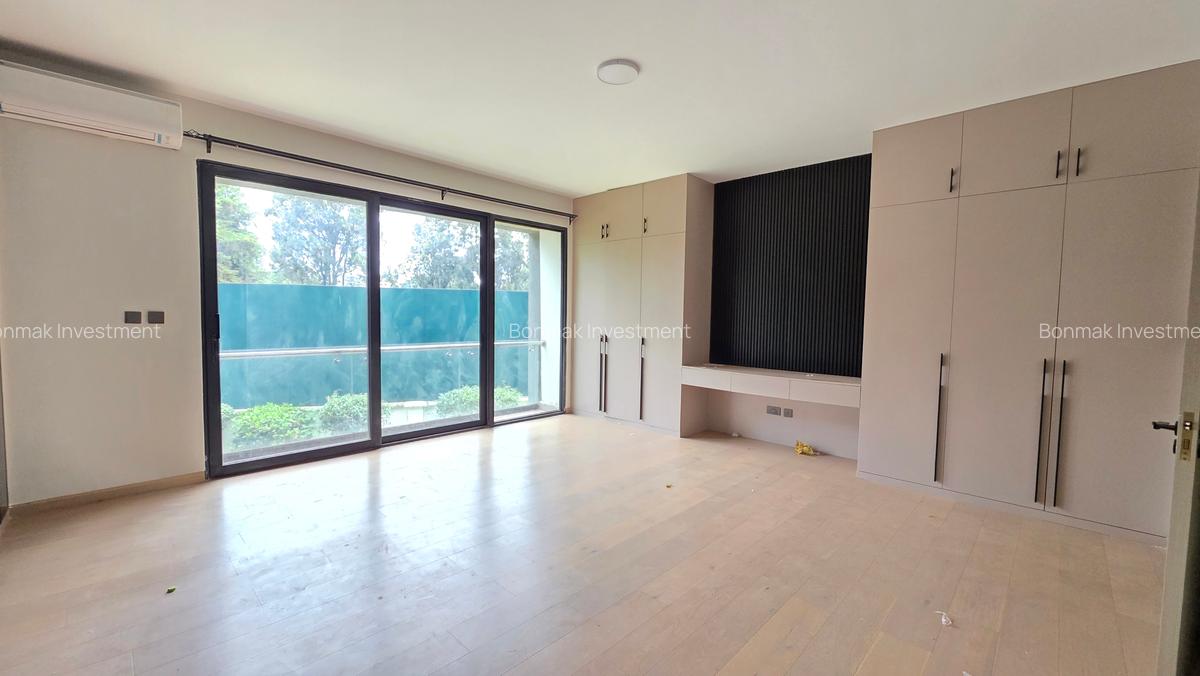 4 Bed Townhouse with En Suite at Lavington Green - 17