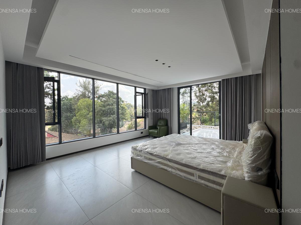5 Bed Villa with En Suite in Lavington - 3