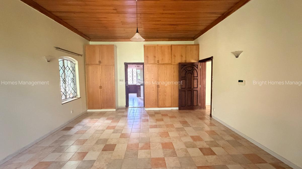 4 Bed Villa with En Suite in Spring Valley - 19