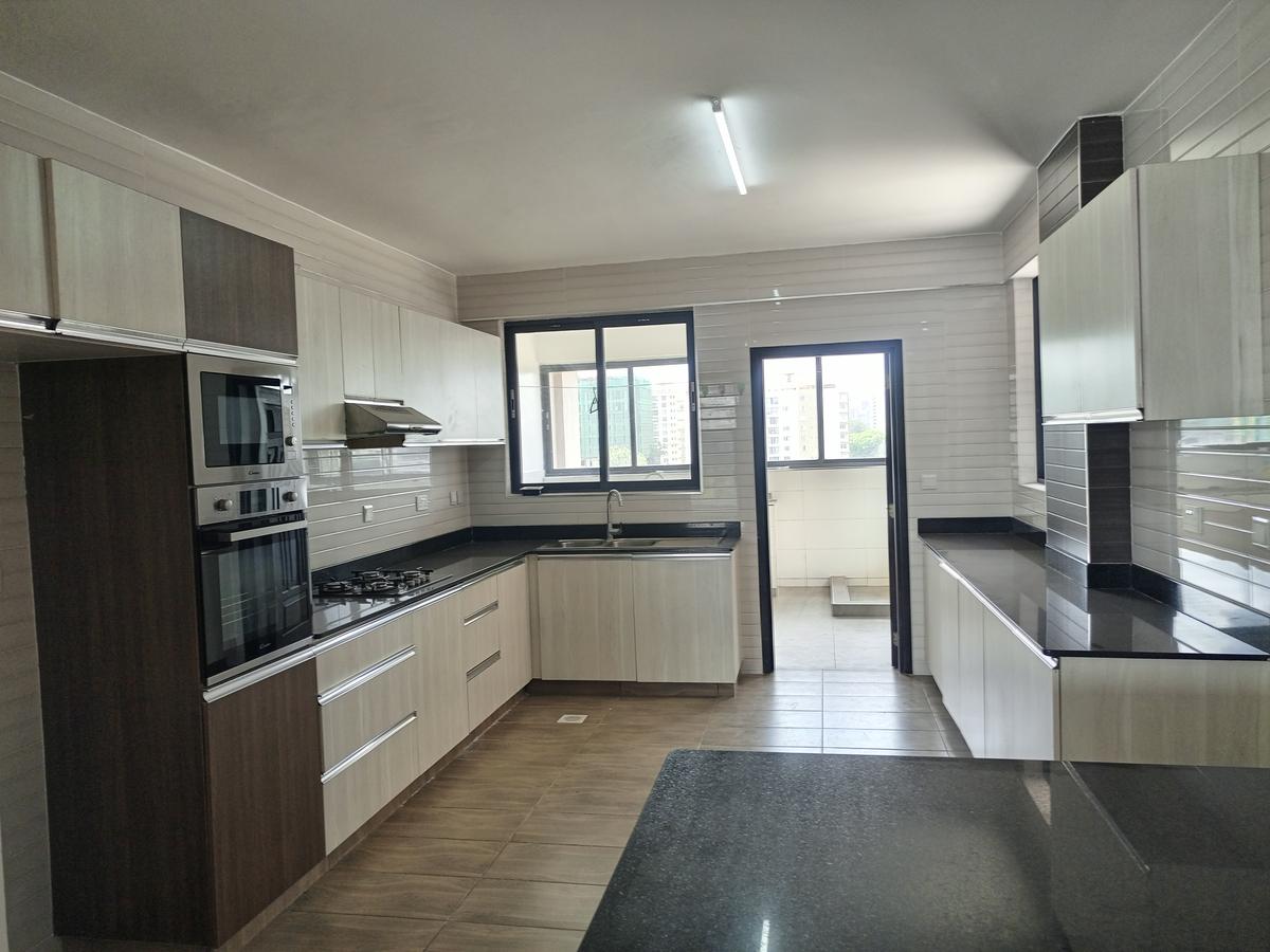 4 Bed Apartment with En Suite in General Mathenge - 13