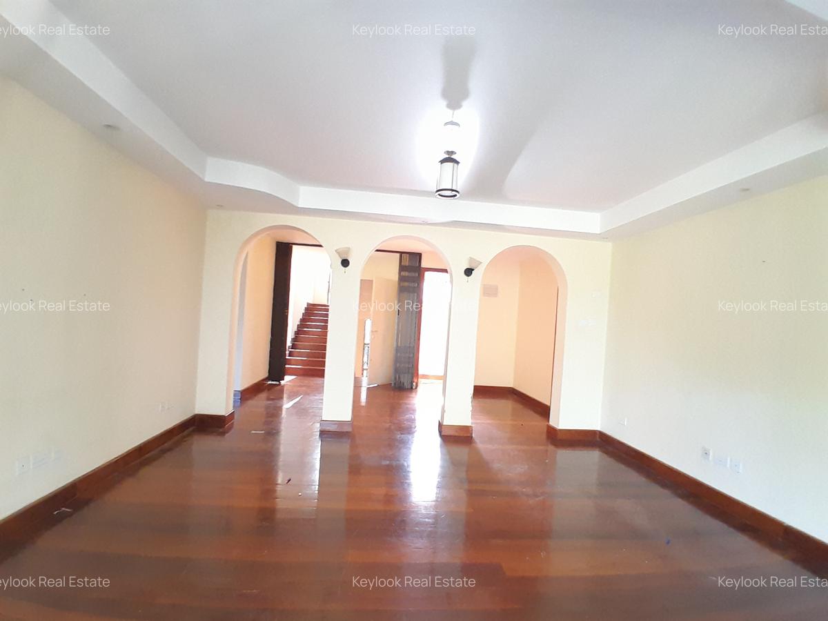 5 Bed Villa with En Suite at Lavington - 16