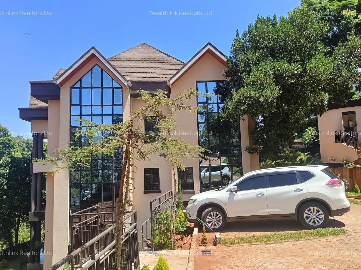 7 Bed House with En Suite at Nyari - 4