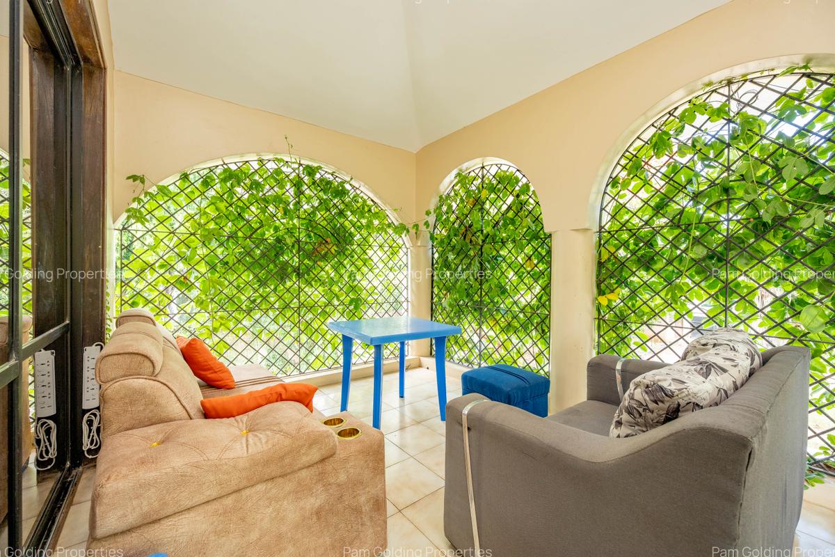 5 Bed Townhouse at Beach Road - 12