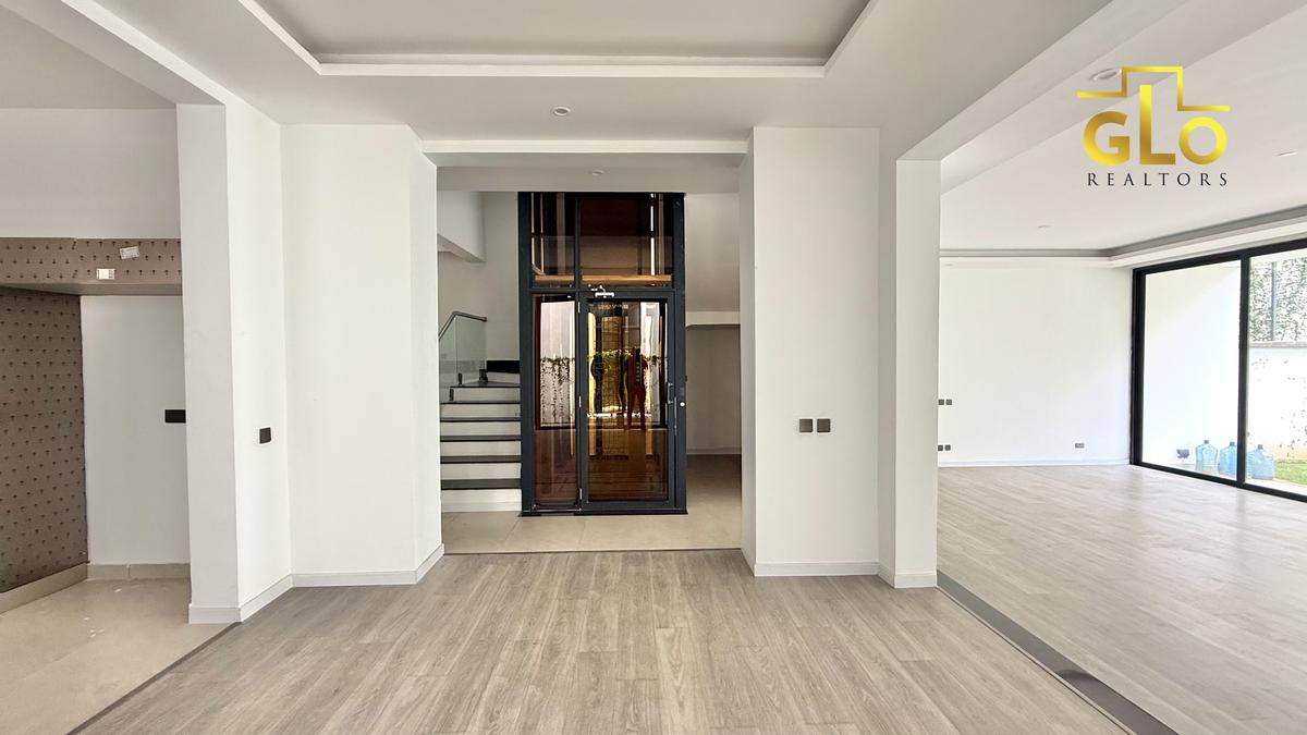 5 Bed Villa with En Suite in Lavington - 7