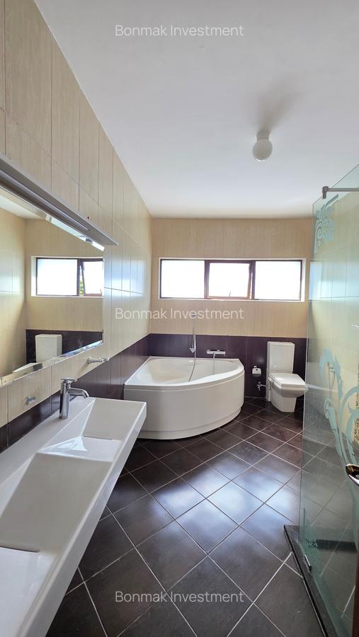 4 Bed Townhouse with En Suite at Greavelia Grove - 17