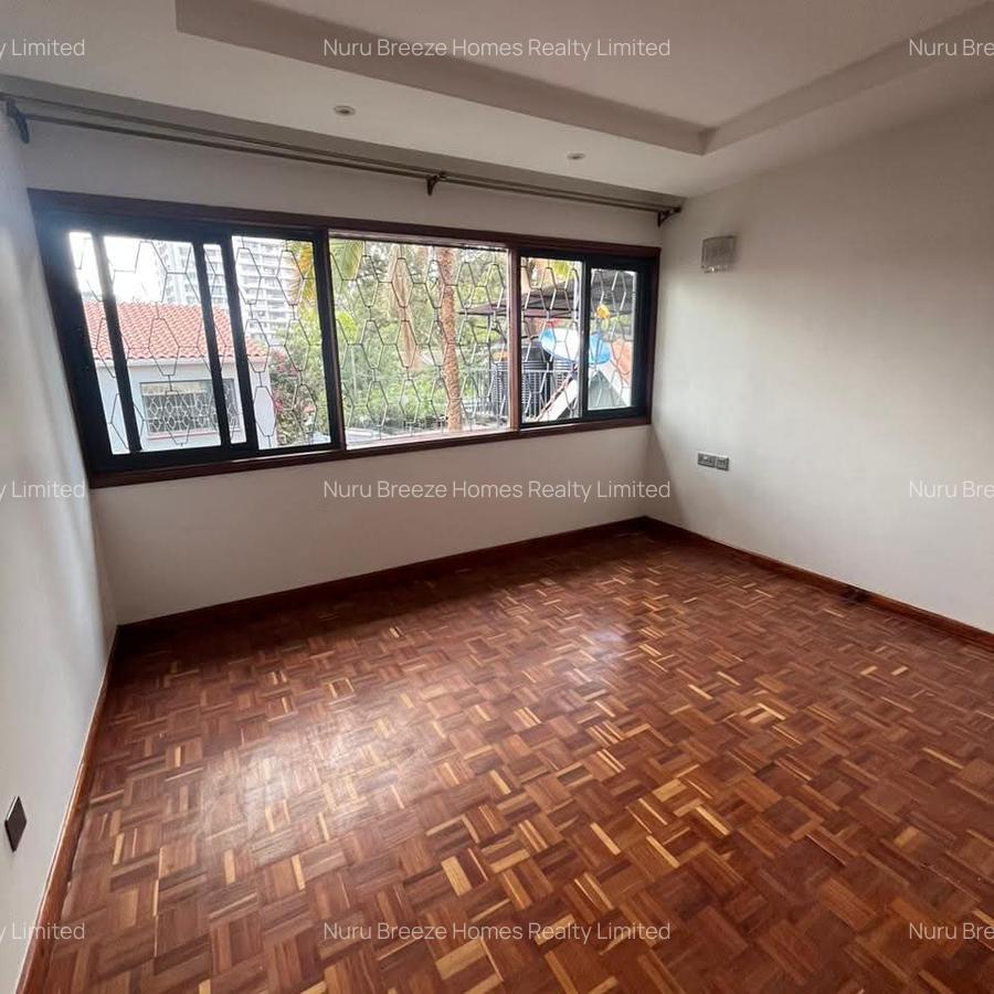 4 Bed Townhouse with En Suite in Westlands Area - 13