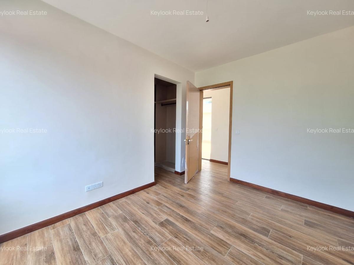 5 Bed Townhouse with En Suite at Lavington - 14