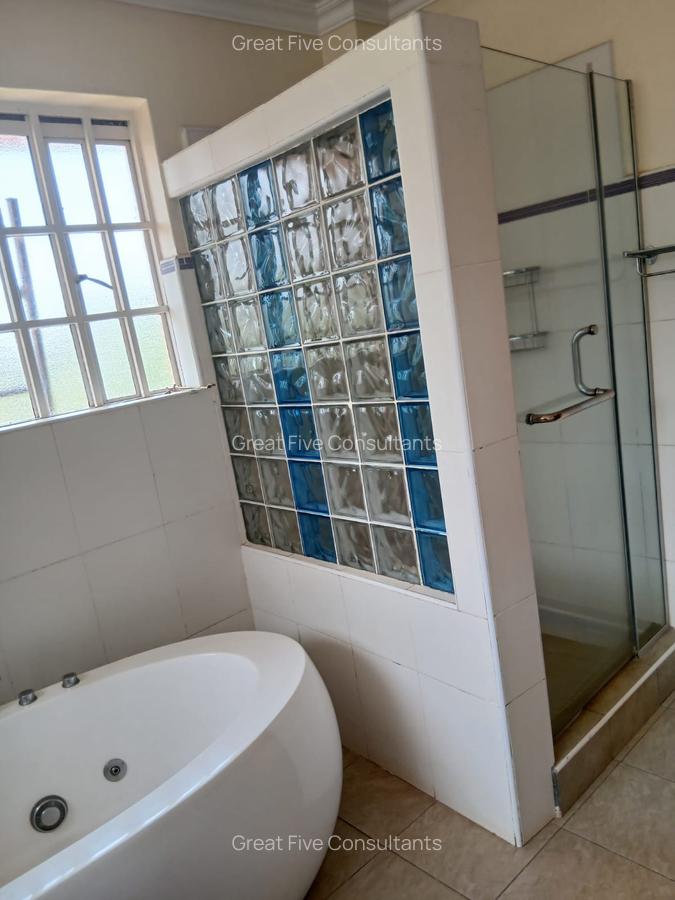 4 Bed Villa with En Suite in Rosslyn - 20