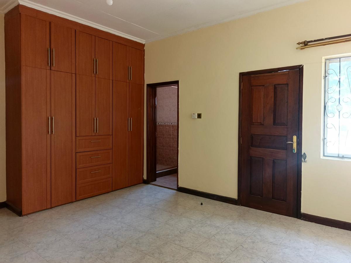 4 Bed House with En Suite in Nyari - 12