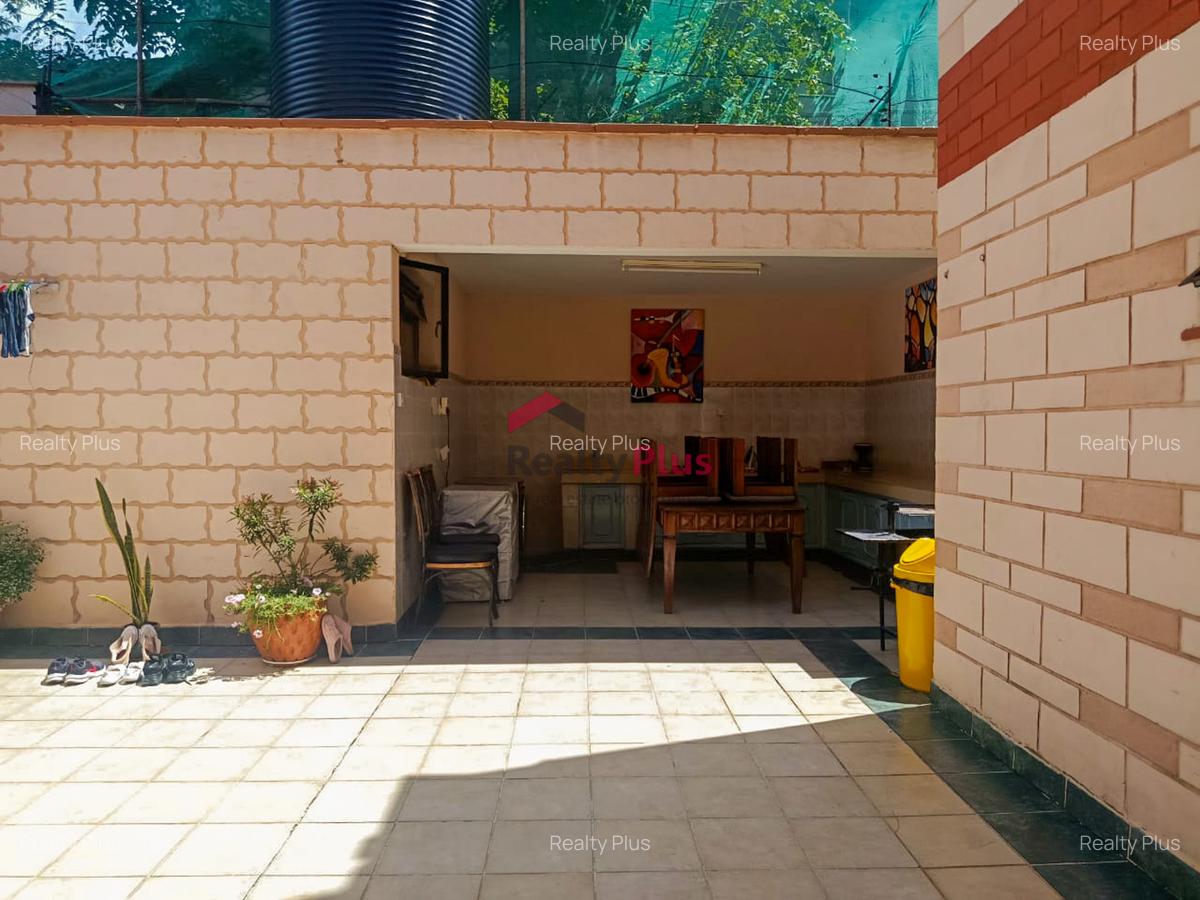 4 Bed House with En Suite in Westlands Area - 15