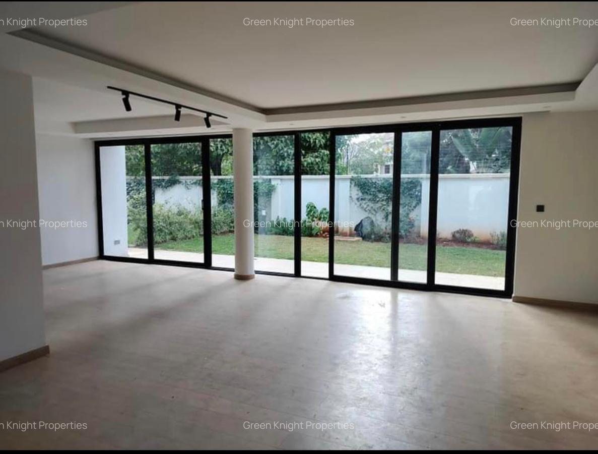 5 Bed Townhouse with En Suite in Lavington - 1