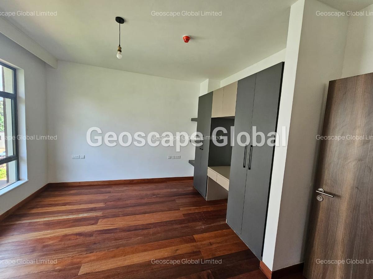 4 Bed Townhouse with En Suite in Rosslyn - 6