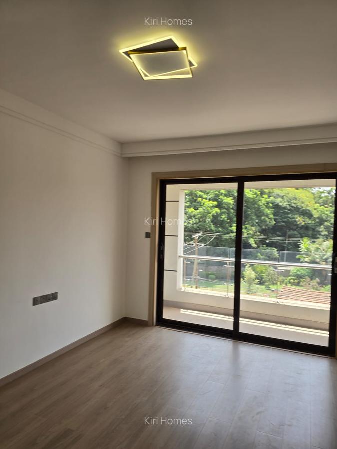 3 Bed Apartment with En Suite in Riverside - 13