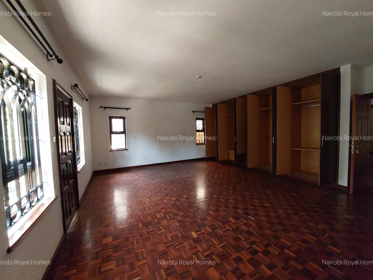 5 Bed Townhouse with En Suite at Lavington - 12