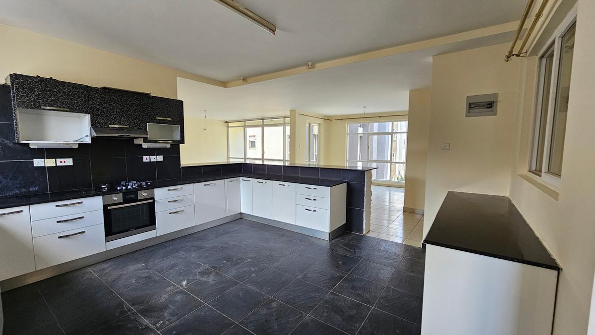 3 Bed Apartment with En Suite in Lavington - 5