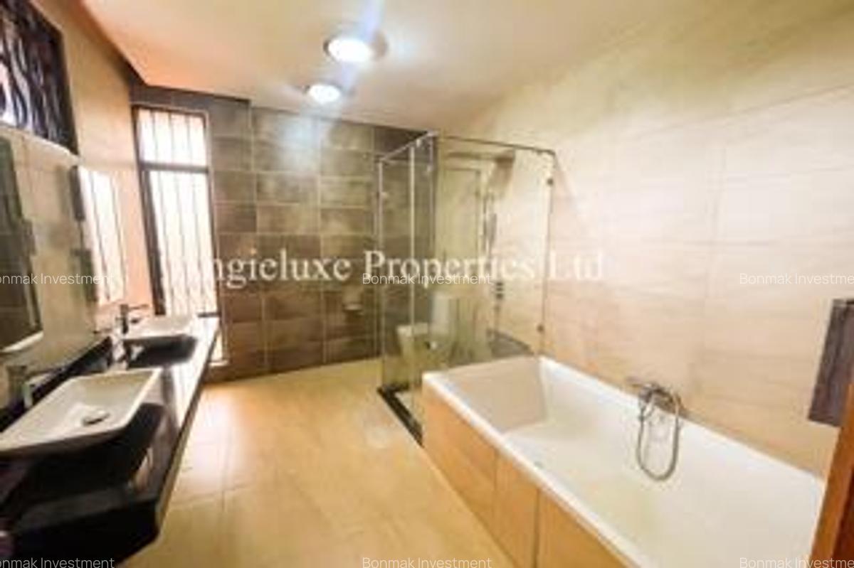 4 Bed Townhouse with En Suite at Runda Mumwe - 17