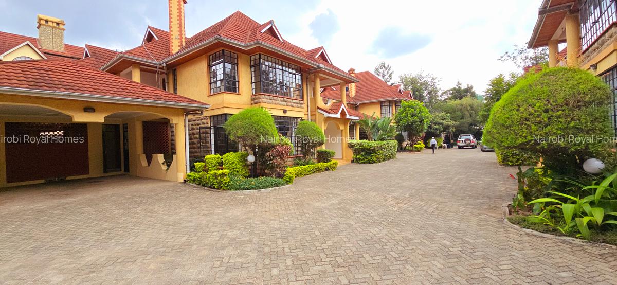 5 Bed Townhouse with En Suite at Lavington Road - 2