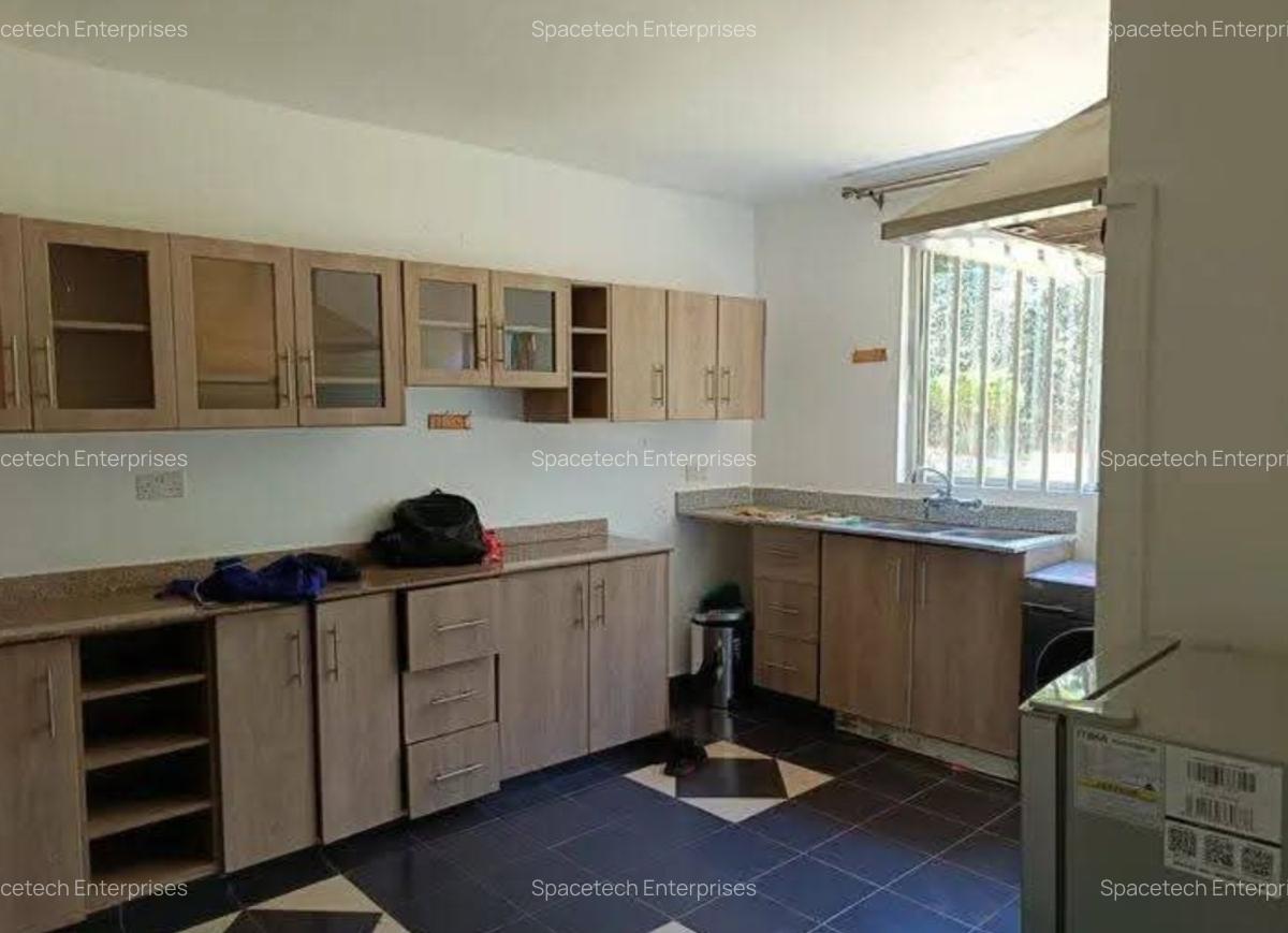 4 Bed House with En Suite in Nyari - 6