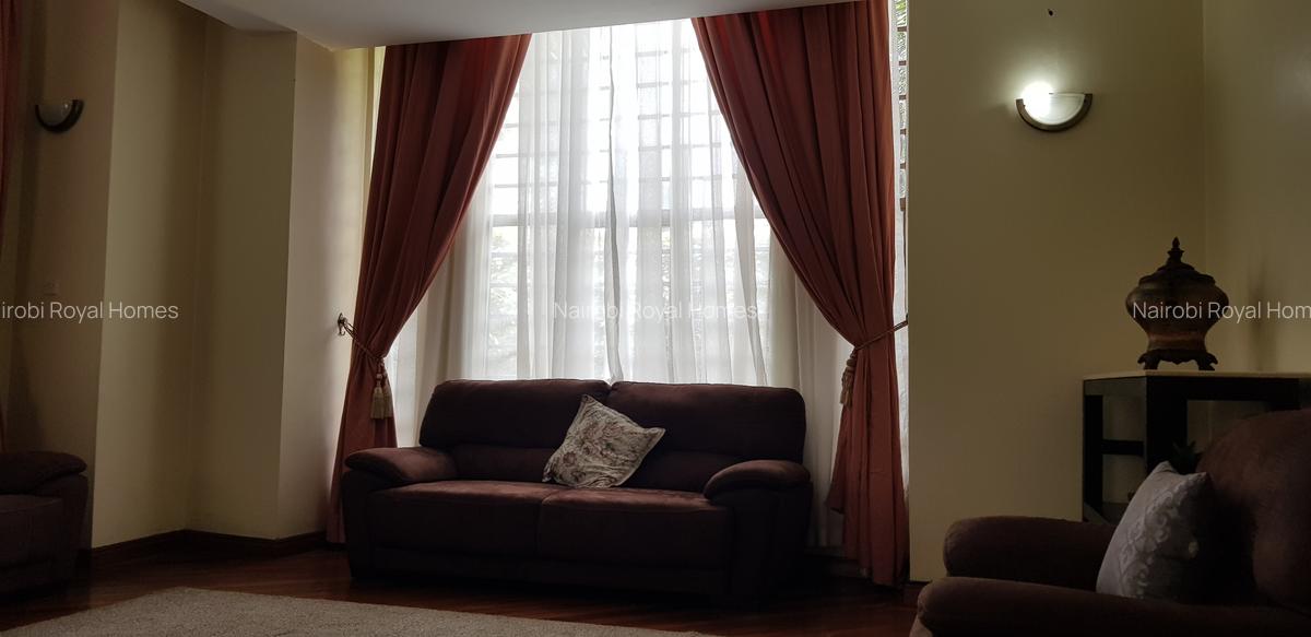 5 Bed Townhouse with En Suite at Lavington - 6