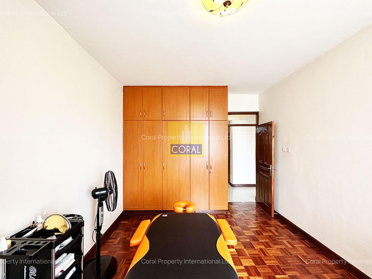 4 Bed Apartment with Parking in Parklands - 12