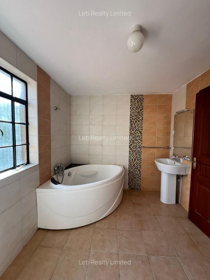 5 Bed Townhouse with En Suite in Lavington - 10